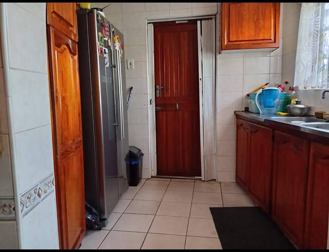 3 BEDROOM HOUSE FOR SALE IN MEREBANK EAST